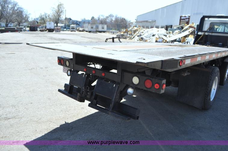 image for item G7350 2002 Peterbilt 330 rollback truck