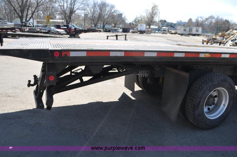 image for item G7350 2002 Peterbilt 330 rollback truck