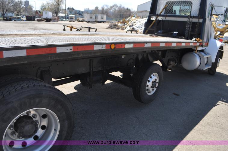 image for item G7350 2002 Peterbilt 330 rollback truck