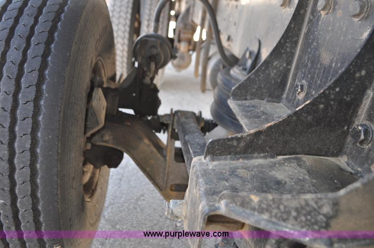 image for item G7350 2002 Peterbilt 330 rollback truck