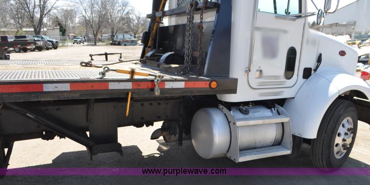image for item G7350 2002 Peterbilt 330 rollback truck