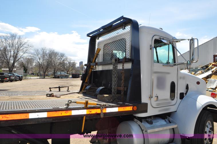 image for item G7350 2002 Peterbilt 330 rollback truck
