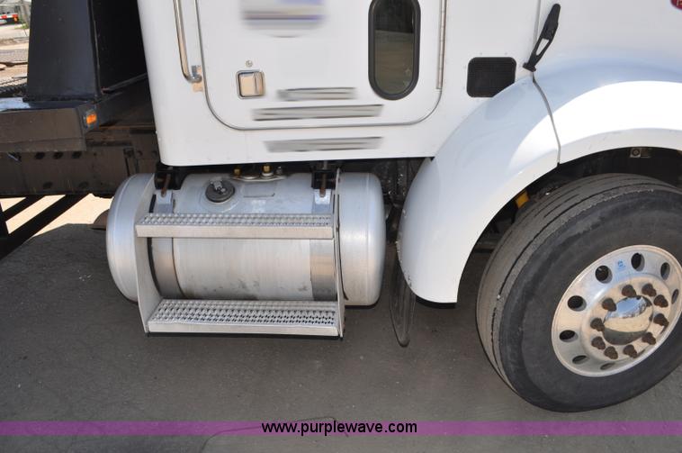 image for item G7350 2002 Peterbilt 330 rollback truck