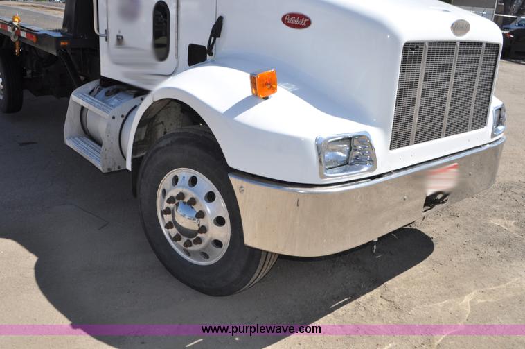 image for item G7350 2002 Peterbilt 330 rollback truck