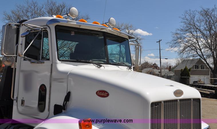 image for item G7350 2002 Peterbilt 330 rollback truck