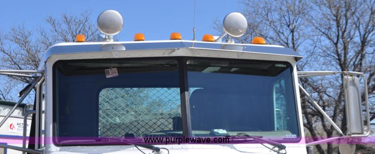 image for item G7350 2002 Peterbilt 330 rollback truck