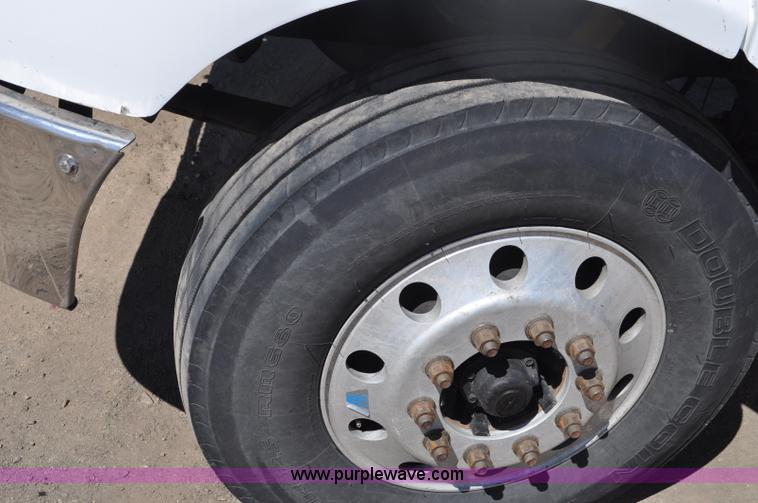 image for item G7350 2002 Peterbilt 330 rollback truck