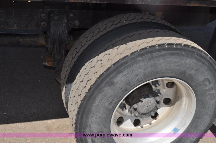 image for item G7350 2002 Peterbilt 330 rollback truck