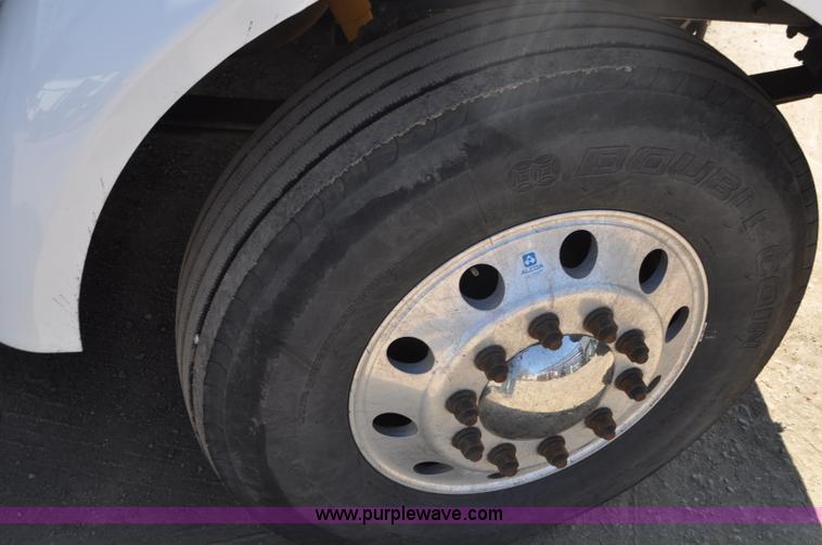 image for item G7350 2002 Peterbilt 330 rollback truck