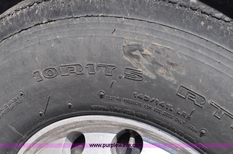 image for item G7350 2002 Peterbilt 330 rollback truck