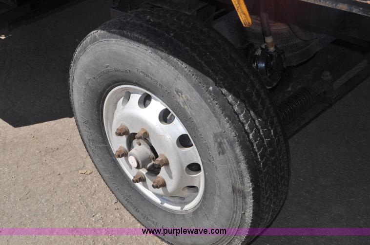 image for item G7350 2002 Peterbilt 330 rollback truck