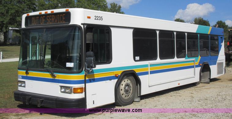 image for item I6458 2002 Gillig Low Floor G22B102N4 transit bus