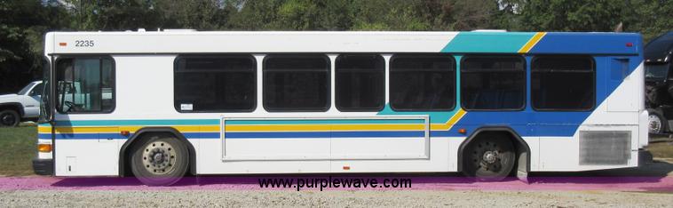 image for item I6458 2002 Gillig Low Floor G22B102N4 transit bus