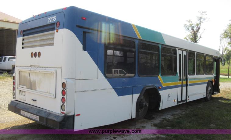 image for item I6458 2002 Gillig Low Floor G22B102N4 transit bus