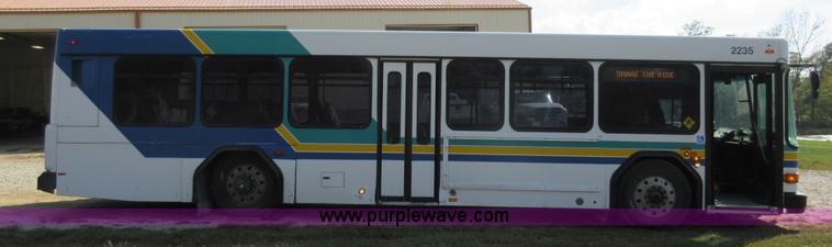 image for item I6458 2002 Gillig Low Floor G22B102N4 transit bus