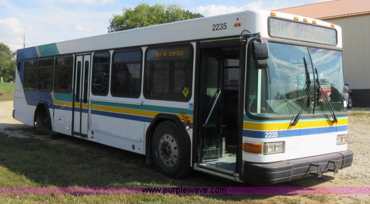 image for item I6458 2002 Gillig Low Floor G22B102N4 transit bus