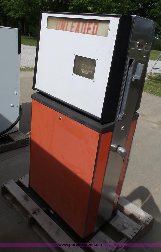 image for item J3033 (2) fuel pumps