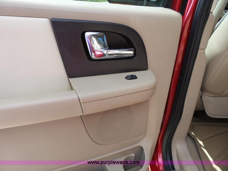image for item J4116 2006 Ford Expedition Eddie Bauer SUV