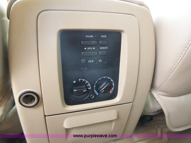 image for item J4116 2006 Ford Expedition Eddie Bauer SUV