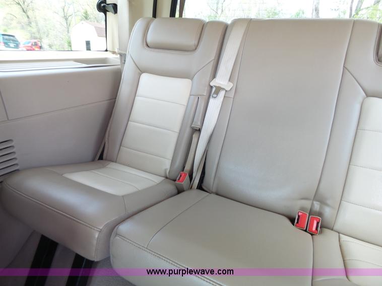 image for item J4116 2006 Ford Expedition Eddie Bauer SUV