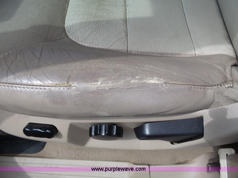 image for item J4116 2006 Ford Expedition Eddie Bauer SUV