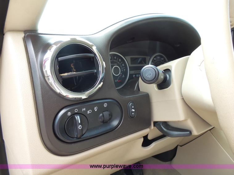 image for item J4116 2006 Ford Expedition Eddie Bauer SUV