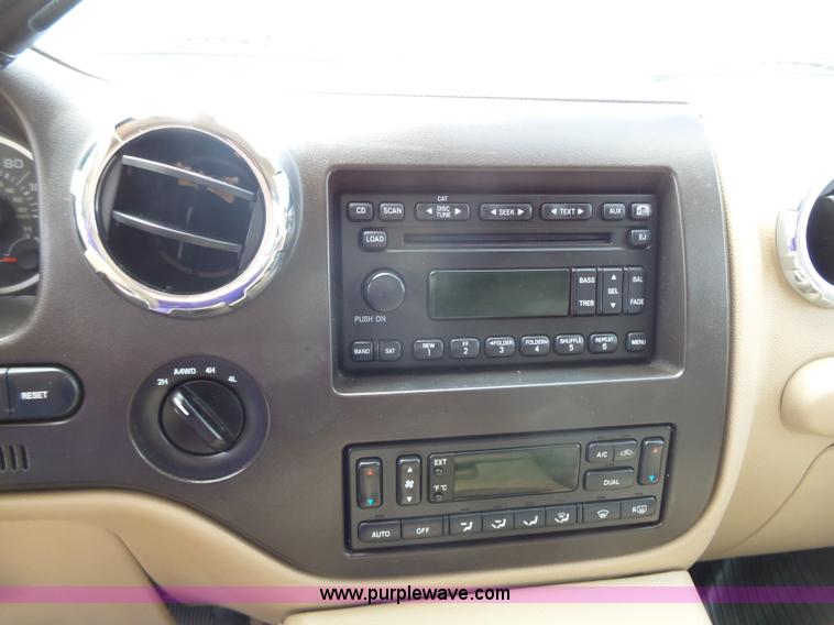 image for item J4116 2006 Ford Expedition Eddie Bauer SUV