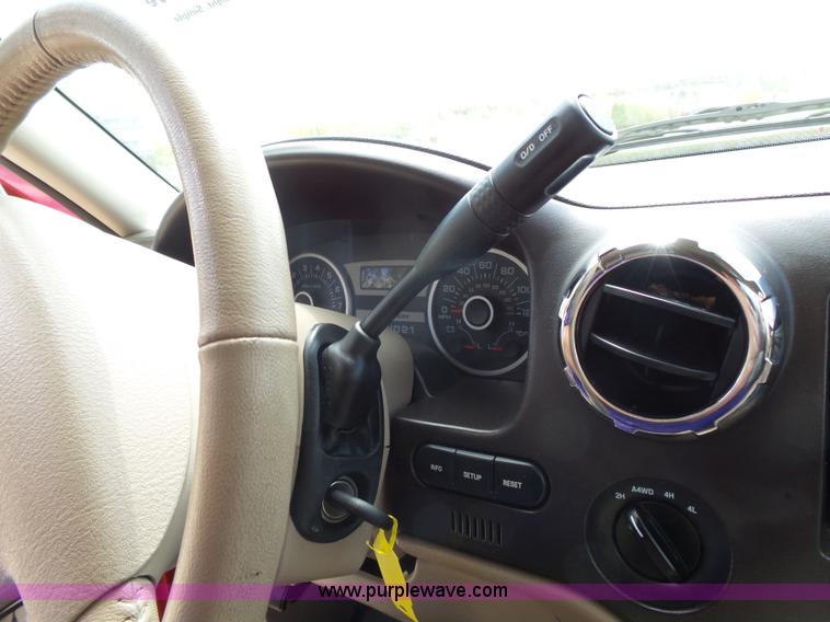 image for item J4116 2006 Ford Expedition Eddie Bauer SUV