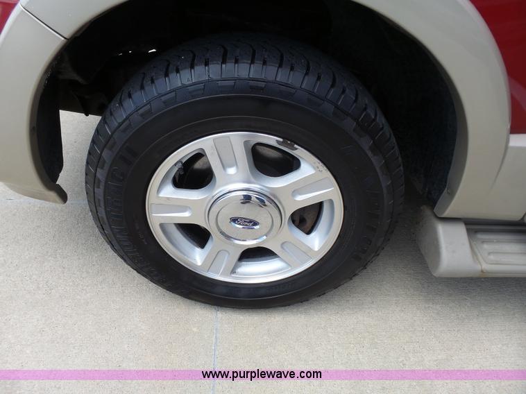 image for item J4116 2006 Ford Expedition Eddie Bauer SUV
