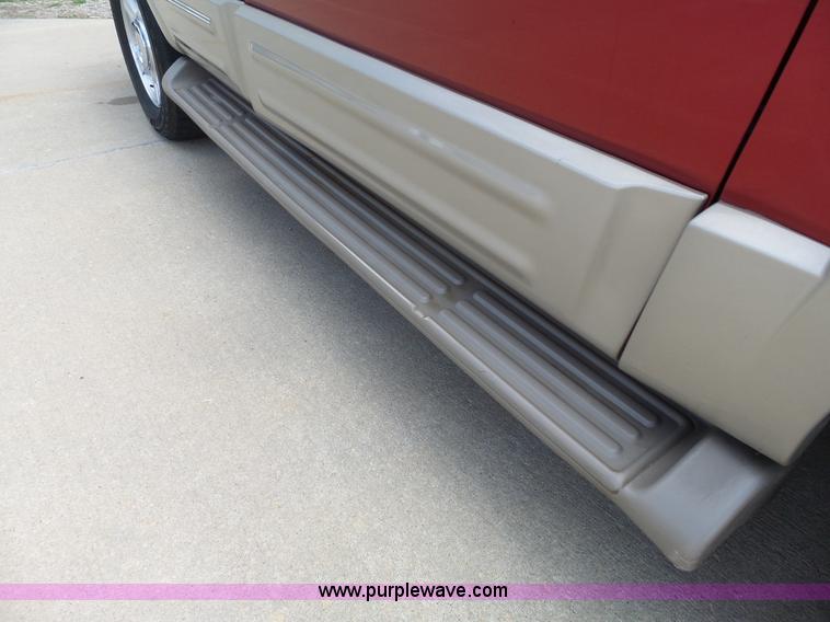 image for item J4116 2006 Ford Expedition Eddie Bauer SUV