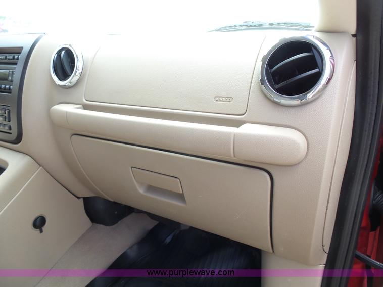 image for item J4116 2006 Ford Expedition Eddie Bauer SUV
