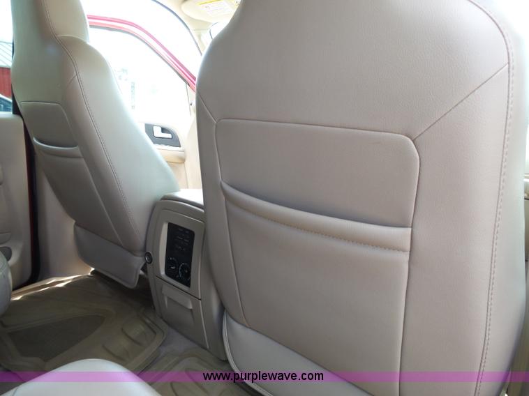 image for item J4116 2006 Ford Expedition Eddie Bauer SUV