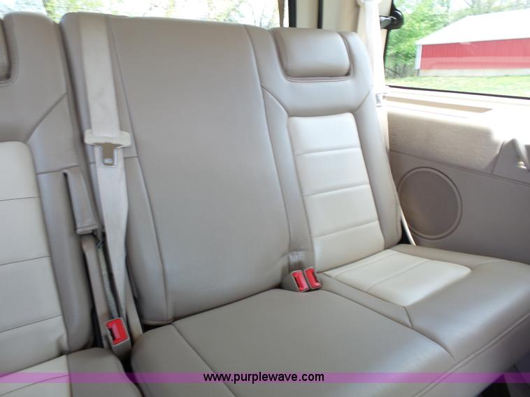 image for item J4116 2006 Ford Expedition Eddie Bauer SUV