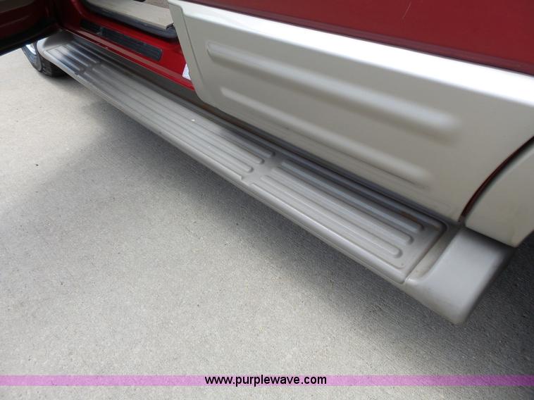 image for item J4116 2006 Ford Expedition Eddie Bauer SUV