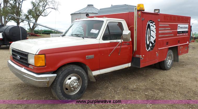 image for item J4119 1987 Ford F350 XLT Lariat service truck