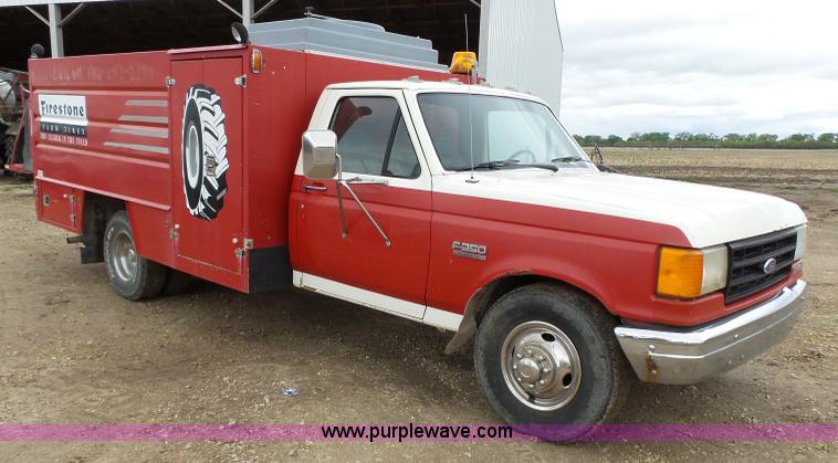 image for item J4119 1987 Ford F350 XLT Lariat service truck