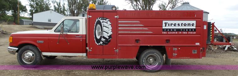 image for item J4119 1987 Ford F350 XLT Lariat service truck