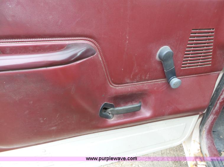 image for item J4119 1987 Ford F350 XLT Lariat service truck