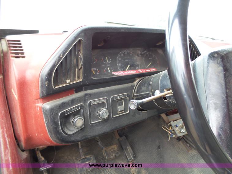 image for item J4119 1987 Ford F350 XLT Lariat service truck