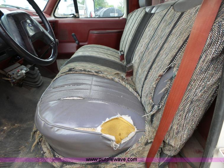 image for item J4119 1987 Ford F350 XLT Lariat service truck