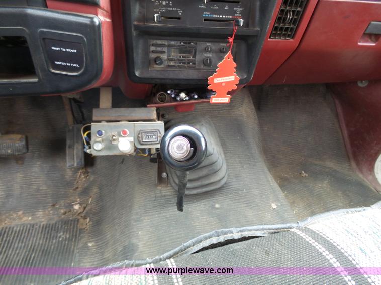 image for item J4119 1987 Ford F350 XLT Lariat service truck