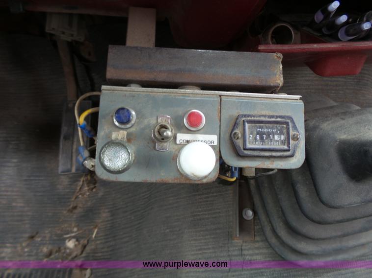 image for item J4119 1987 Ford F350 XLT Lariat service truck