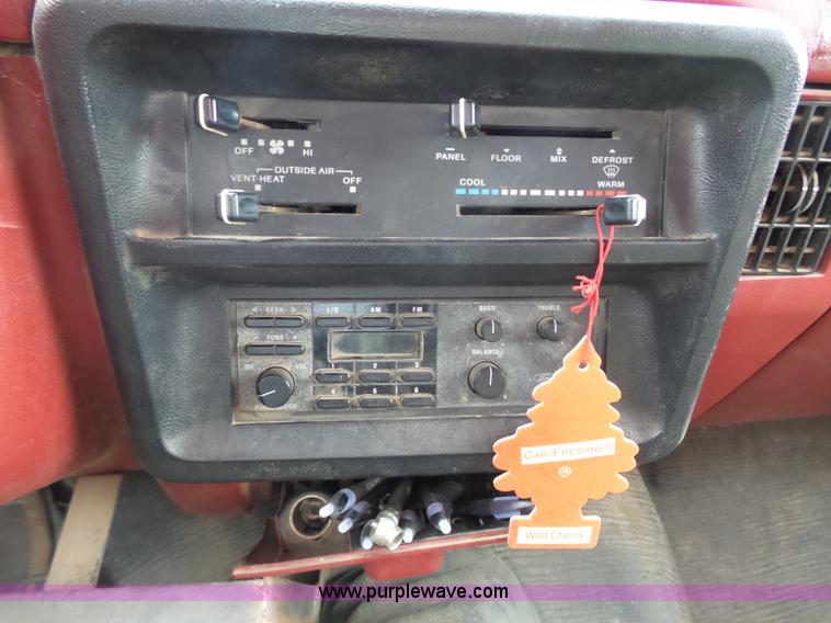 image for item J4119 1987 Ford F350 XLT Lariat service truck