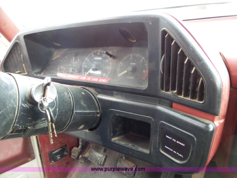 image for item J4119 1987 Ford F350 XLT Lariat service truck