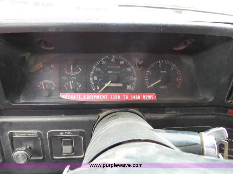 image for item J4119 1987 Ford F350 XLT Lariat service truck