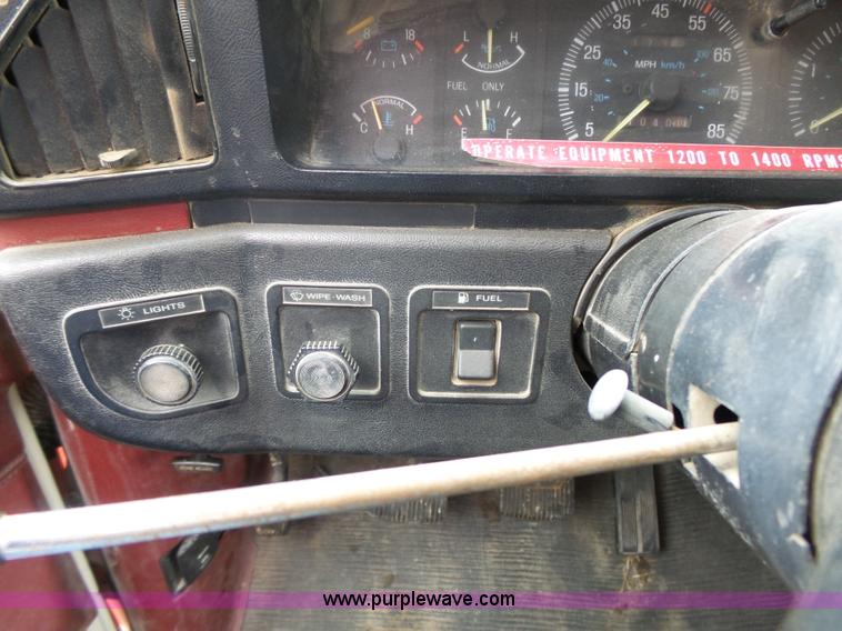image for item J4119 1987 Ford F350 XLT Lariat service truck