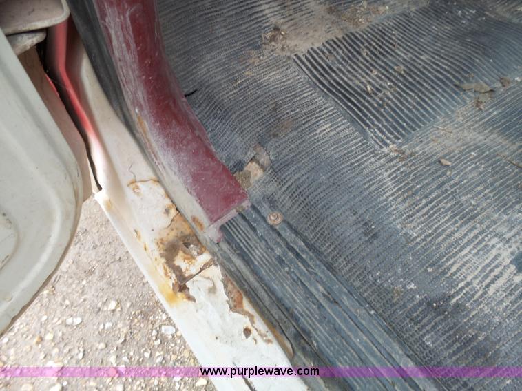 image for item J4119 1987 Ford F350 XLT Lariat service truck