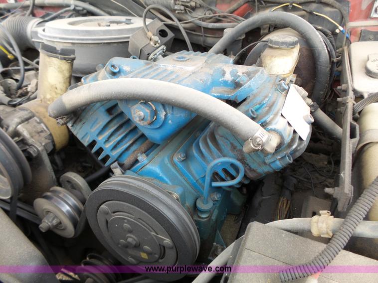 image for item J4119 1987 Ford F350 XLT Lariat service truck