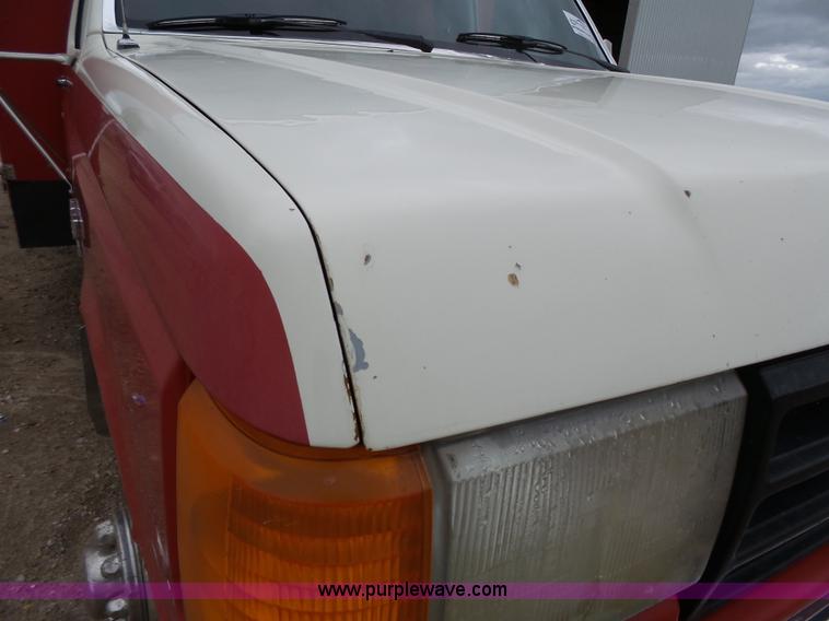 image for item J4119 1987 Ford F350 XLT Lariat service truck