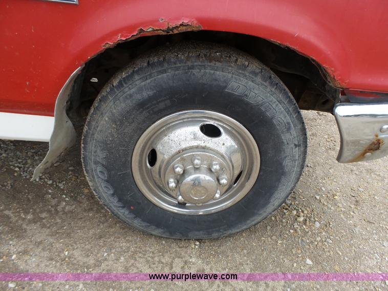 image for item J4119 1987 Ford F350 XLT Lariat service truck